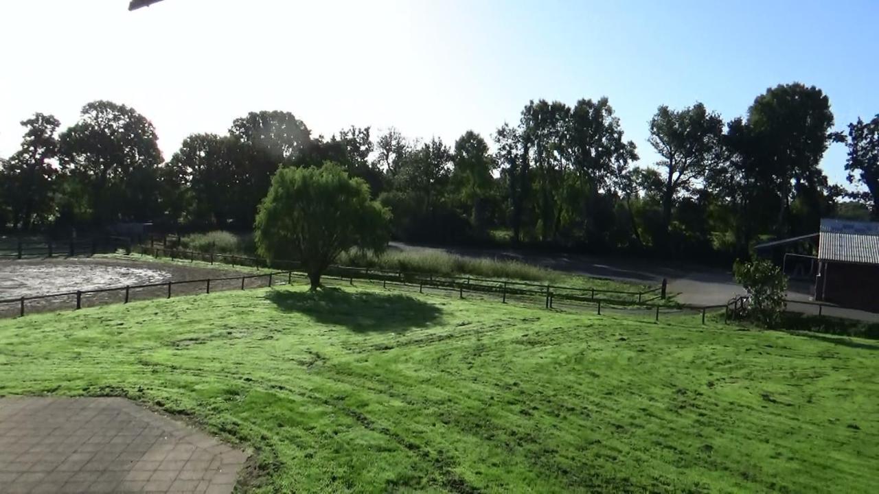 Les Grands Chenes Hotell Remilly-les-Marais Eksteriør bilde